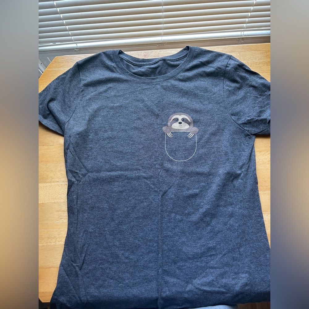 Small Sloth graphic tee